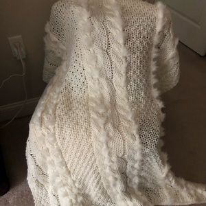 Pottery Barn Cableknit w/faux fur throw 44”x56”